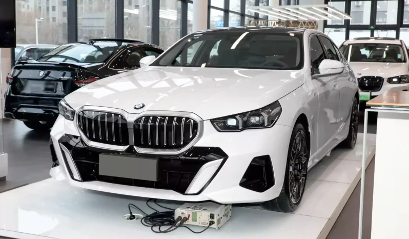 
								BMW 5 Series full									