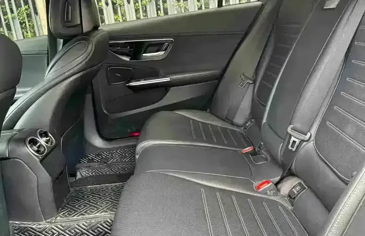 
								Mercedes-Benz C-Class 2022 full									